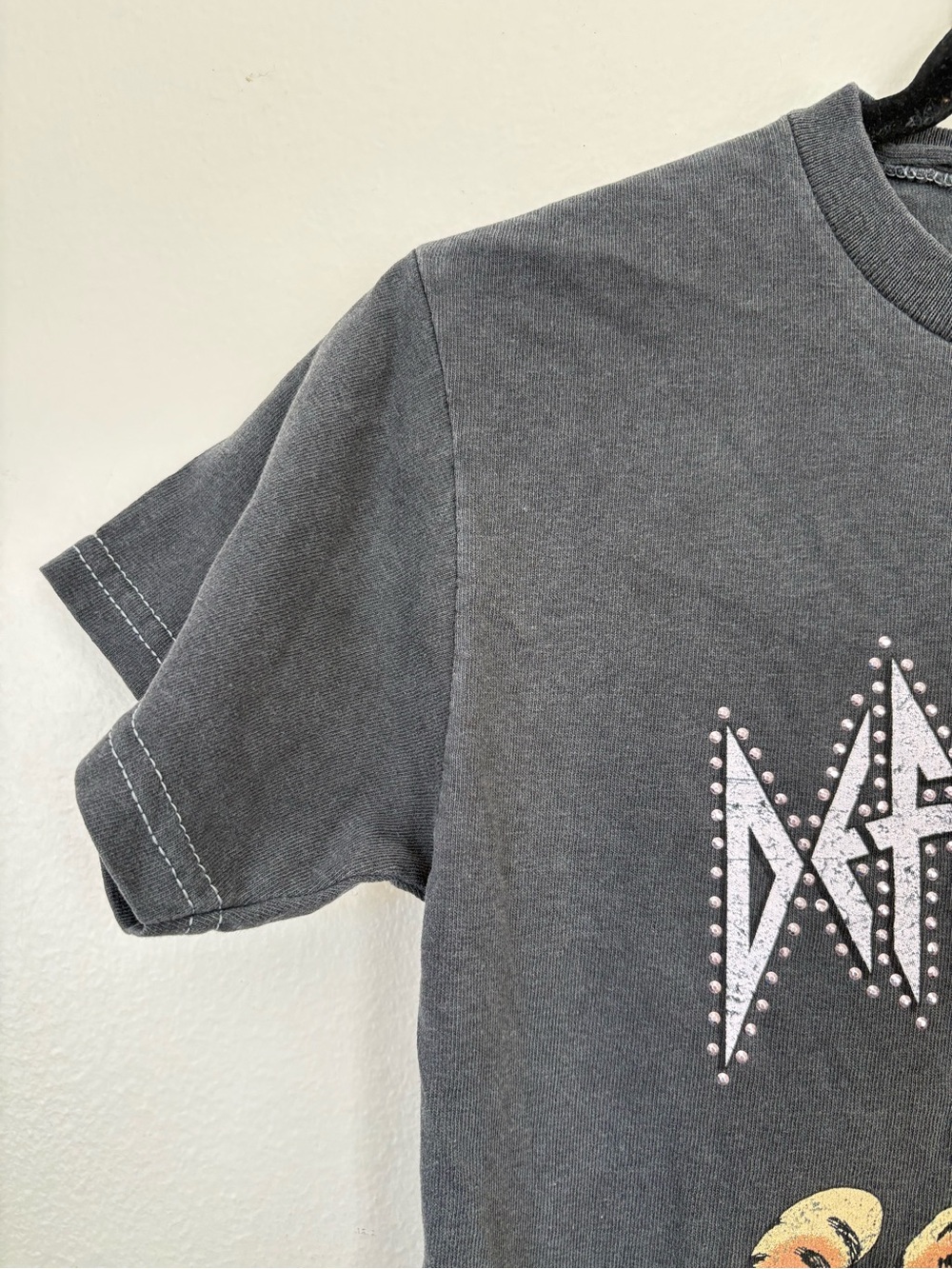 Def Leppard Band Graphic Tee Leopard and Rhinestone Size XS - Picture 3 of 13
